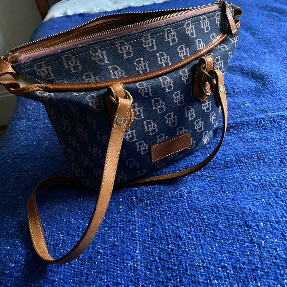 Vintage Dooney & Bourke Navy and Tan Purse - Picture 3 of 3